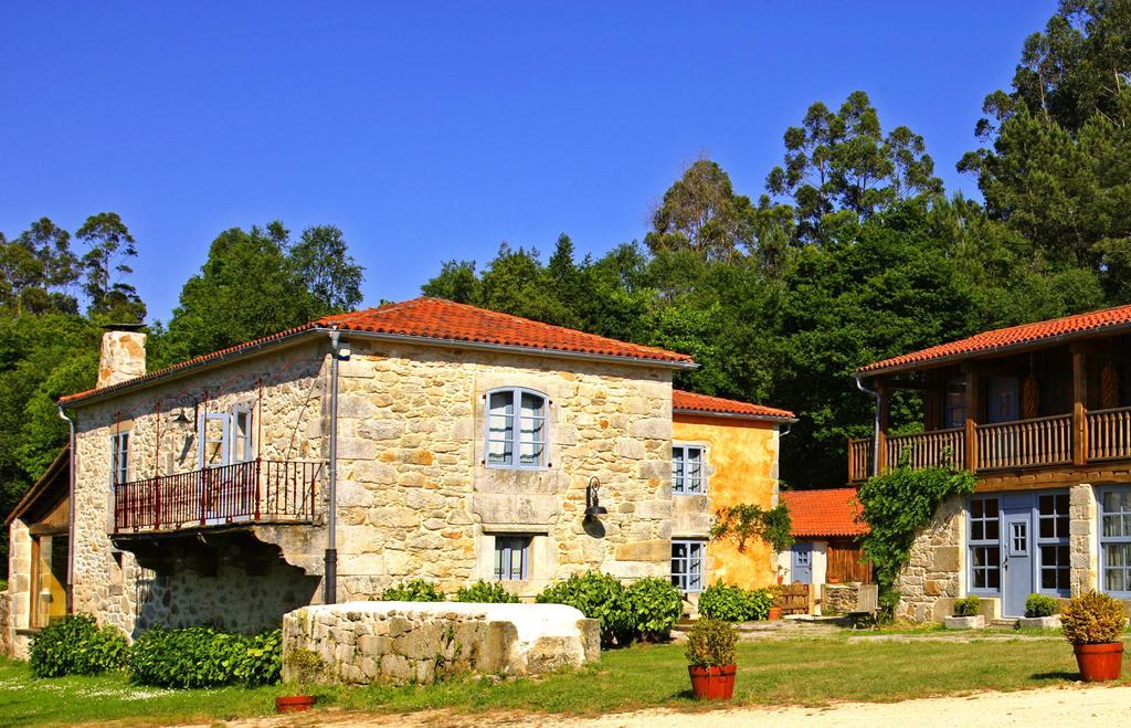 Гостевой дом Casa Do Castelo De Andrade Пуэнтедеуме Экстерьер фото